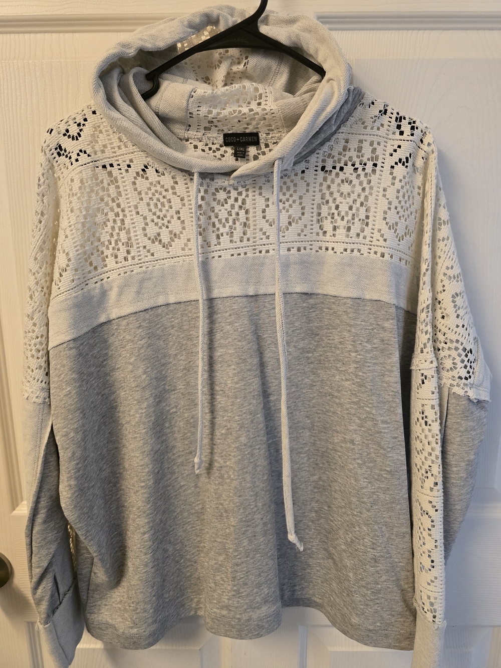 Coco + Carmen Gray & Cream Lace-Panel Hooded Pullover